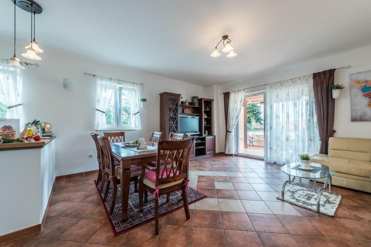 Apartments Jelavic Sutomiscica ภายนอก รูปภาพ