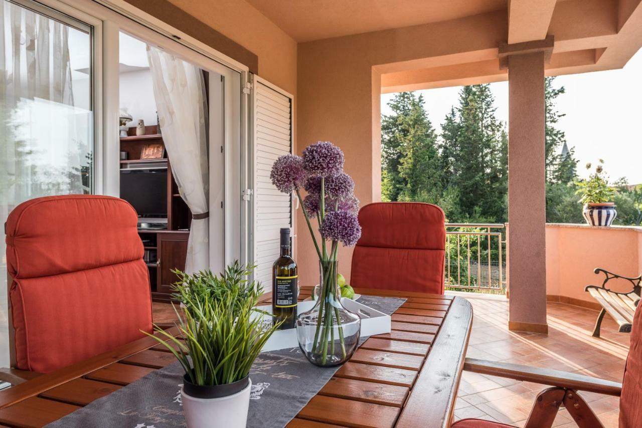 Apartments Jelavic Sutomiscica ภายนอก รูปภาพ