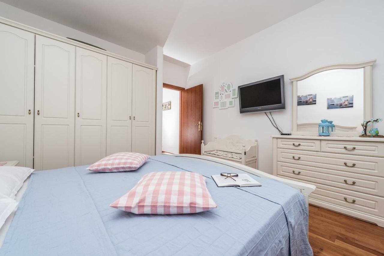 Apartments Jelavic Sutomiscica ภายนอก รูปภาพ
