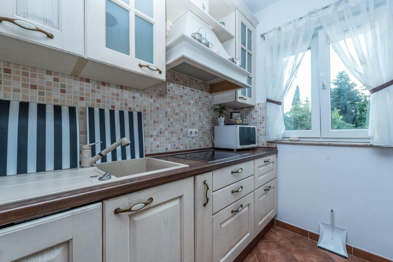 Apartments Jelavic Sutomiscica ภายนอก รูปภาพ