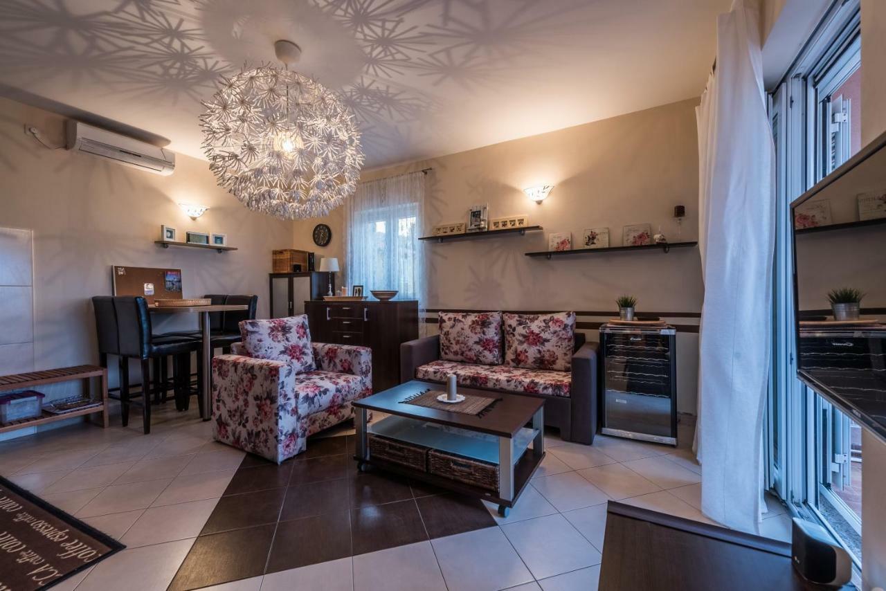 Apartments Jelavic Sutomiscica ภายนอก รูปภาพ