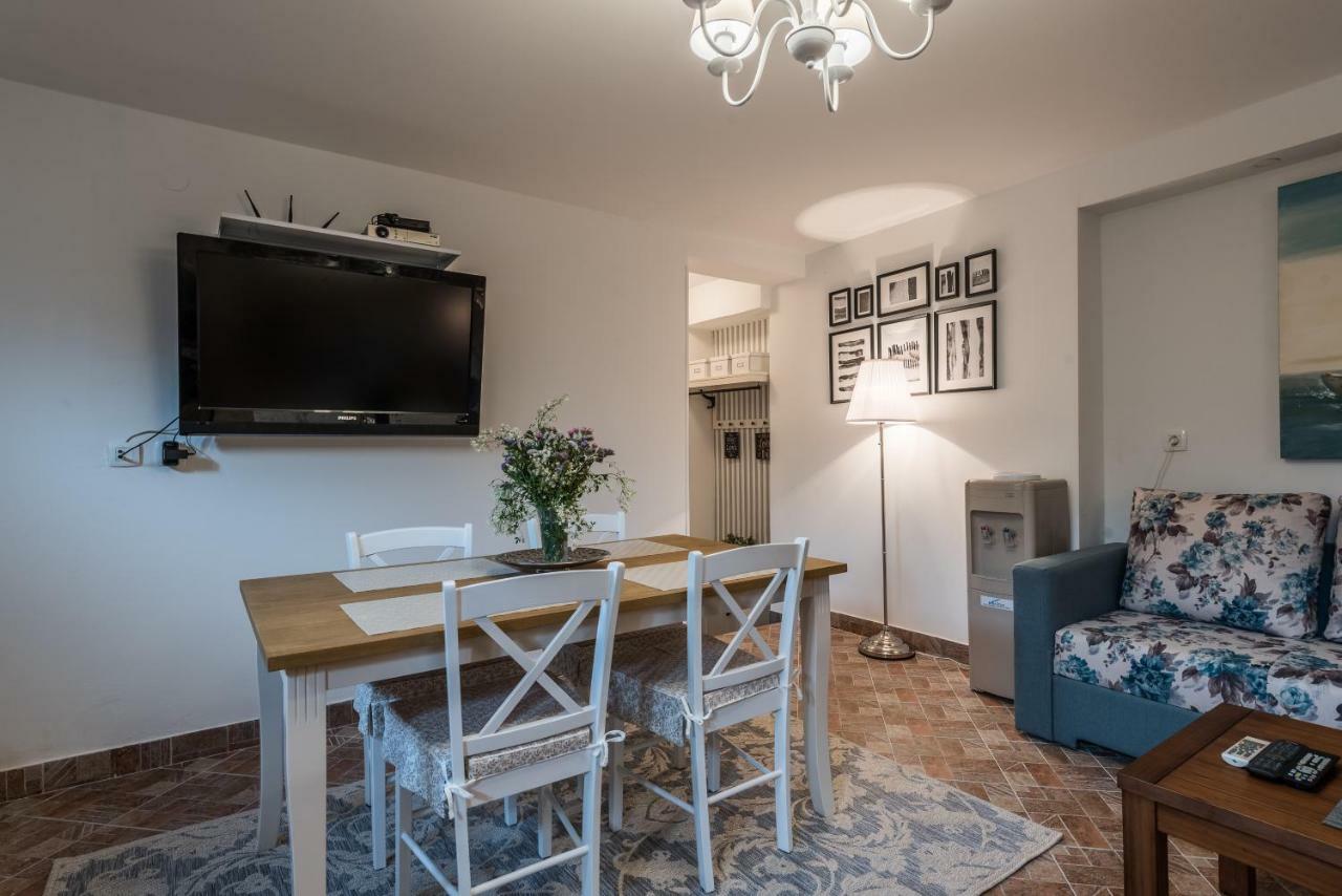 Apartments Jelavic Sutomiscica ภายนอก รูปภาพ